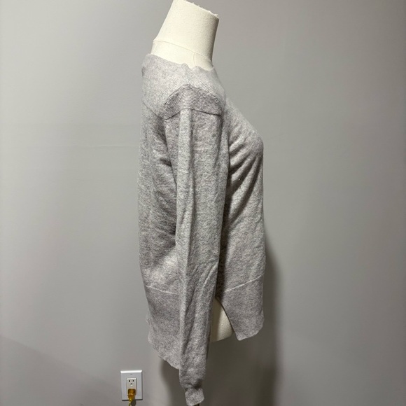 Nanette Lepore Women’s Sweater 100% 2 Ply Cashmere Gray Sz L Soft Luxury Preppy - Picture 5 of 11